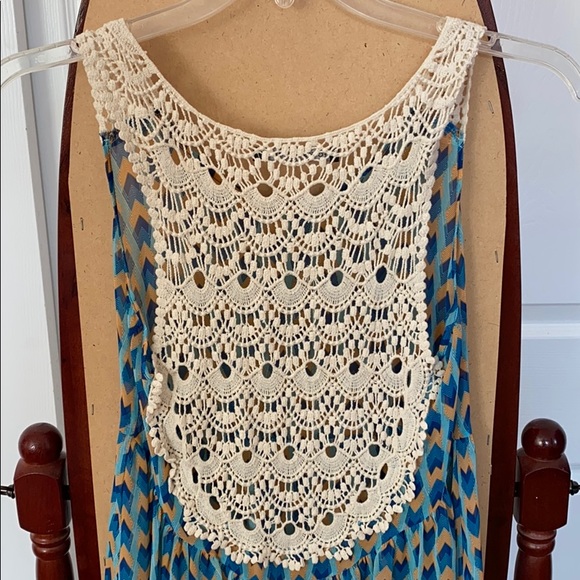 [5 for $25] Pattern mesh and crochet tunic top - Picture 4 of 4